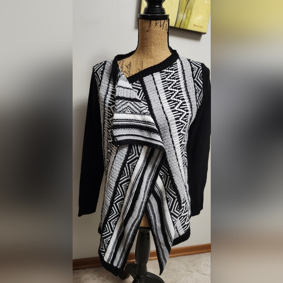 Medium cardigan - Picture 2 of 2